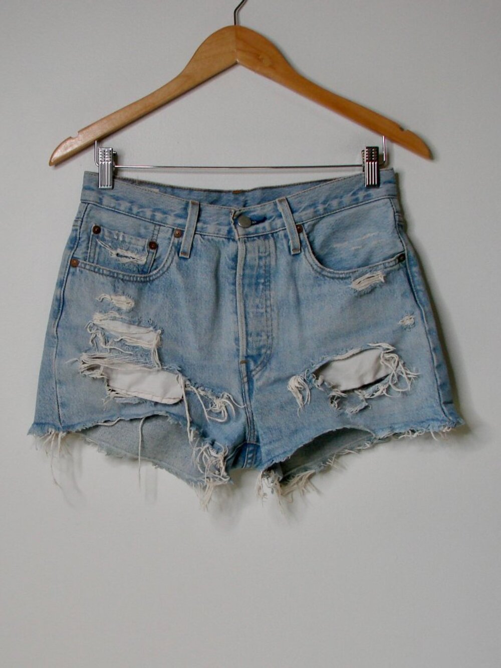Vintage Levi's 501 Cut Off Denim Jean Shorts Red Tab Light Wash Y2K Size 26
